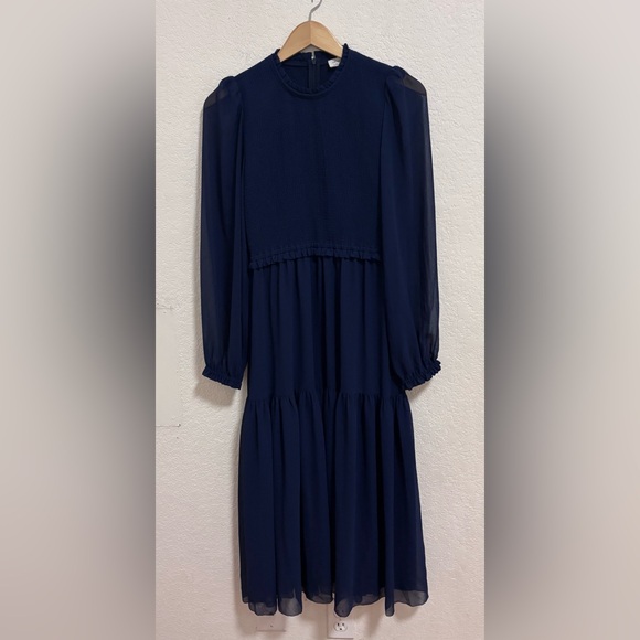 Wilfred Dresses & Skirts - Aritzia Wilfred Rosalyn smocked midi dress